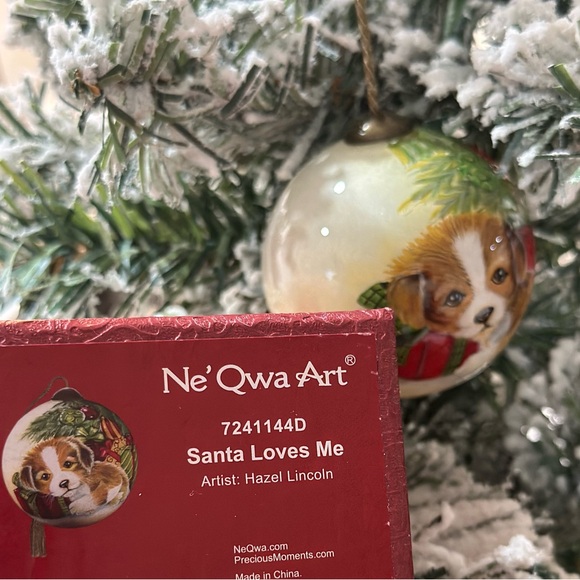 Ne’ Qwa Art Hand-Painted Christmas Ornament with Puppy Design Santa Loves me - Picture 6 of 6